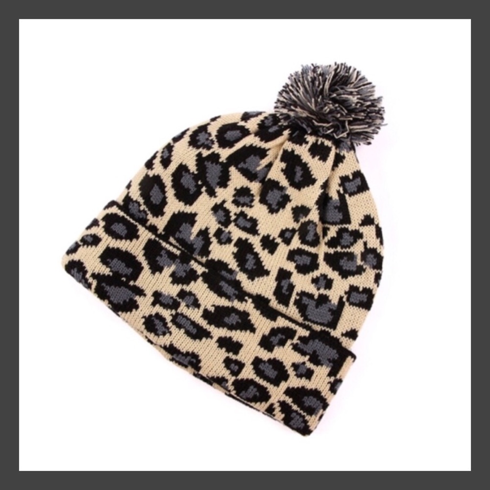 pom pom leopard print winter hat/toboggan - Picture 1 of 2